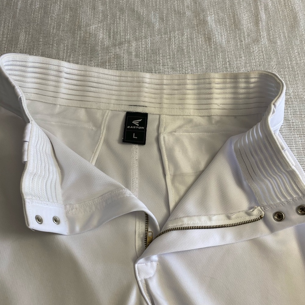 Men’s Easton baseball pants.